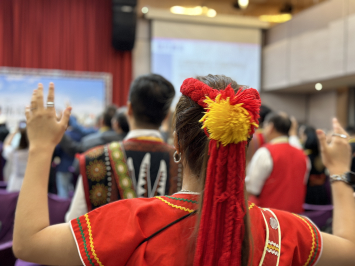 眾人也為台灣地震及餘震不斷求平安。（圖／汪純怡攝影）