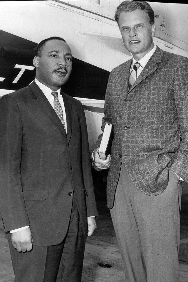 葛理翰牧師早年與馬丁．路德．金恩博士合影（圖／billygraham.org)