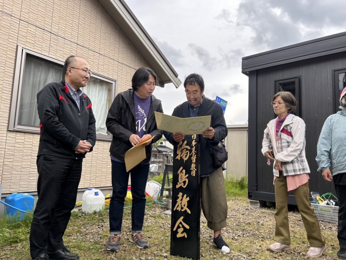 新藤豪牧師祝禱。（圖／日本基督教團中部教區）