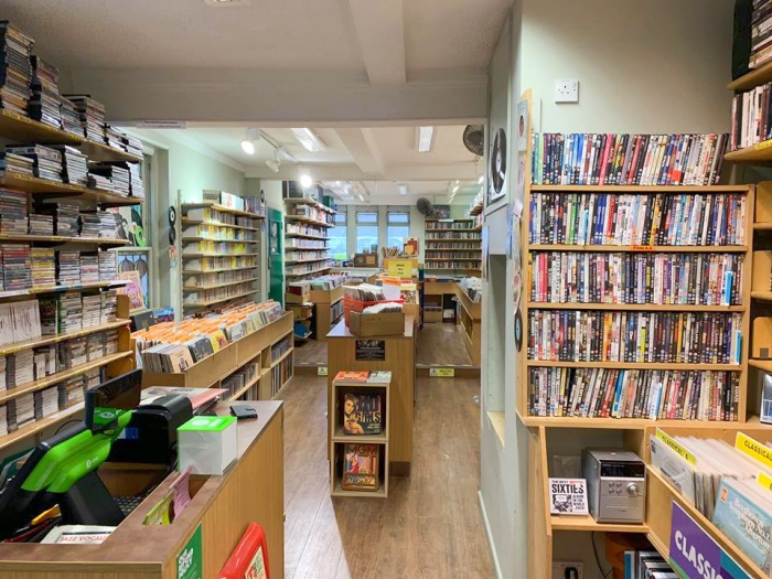 英國艾塞克斯郡樂施會切姆斯福德分店內一景。(圖／翻攝自FB@Oxfam Music and Bookshop）
