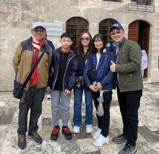 主恩旅遊熊弟兄全家 The Whole Family of Brother Spade