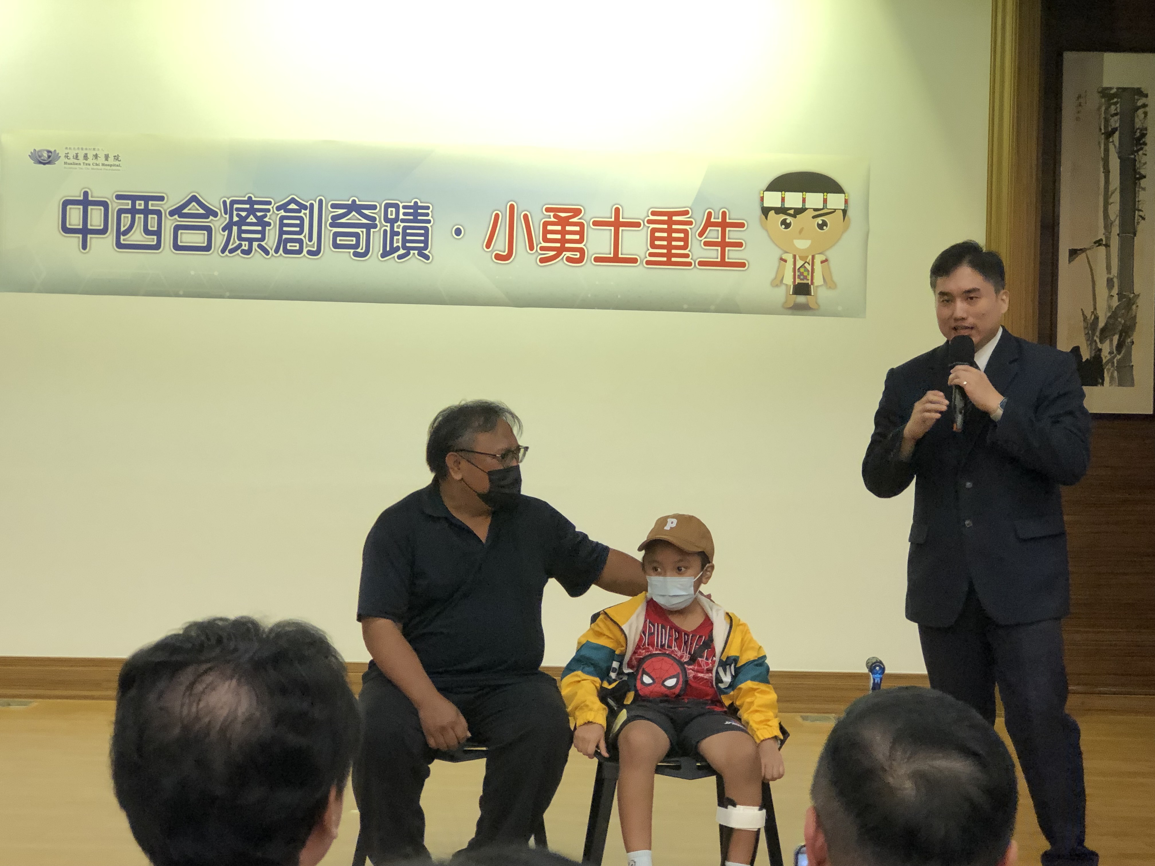 父子見證奇異恩典。(受訪者提供)