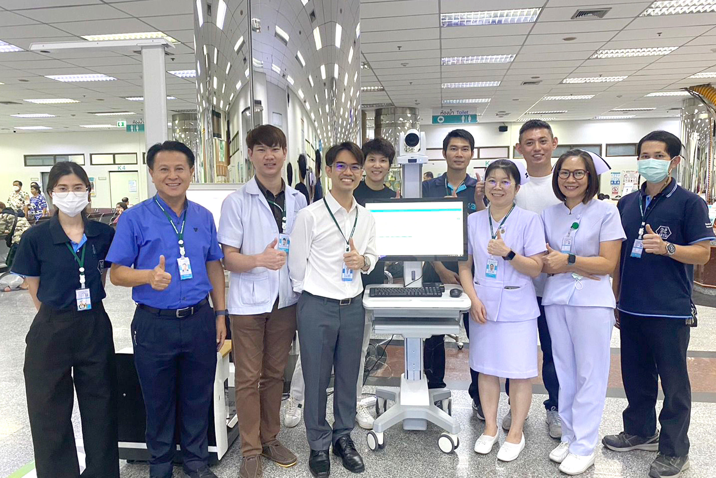 泰國Overbrook醫院院長率各部門完成驗收合影。(彰化基督教醫院提供)