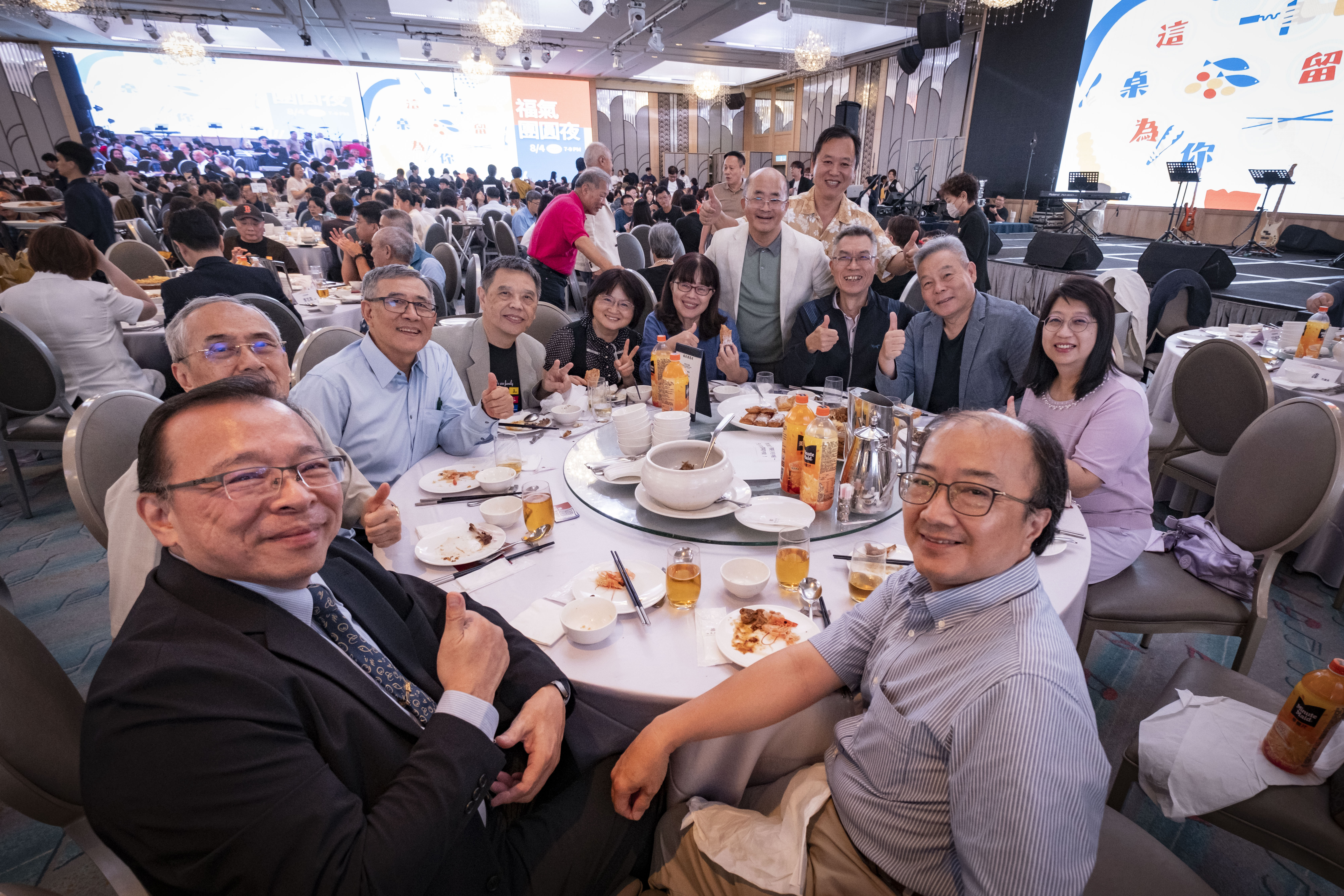 高雄眾牧長們受邀一同歡喜用餐。(圖 福氣教會提供)