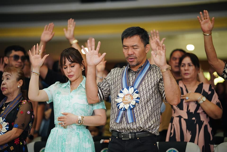 帕奎奧夫婦平時在教會禮拜情景。(圖/翻攝自FB@The Word For Everyone Ministries International Inc)