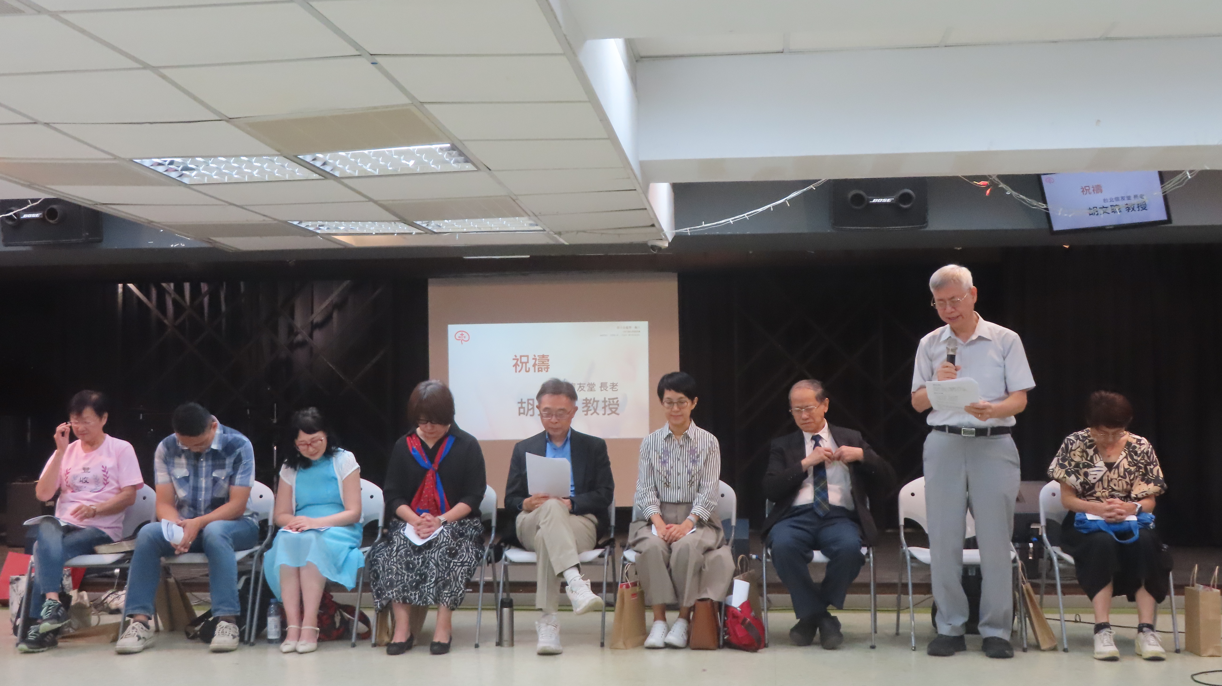 胡文聰長老帶禱告。(圖/梁敬彥攝影)