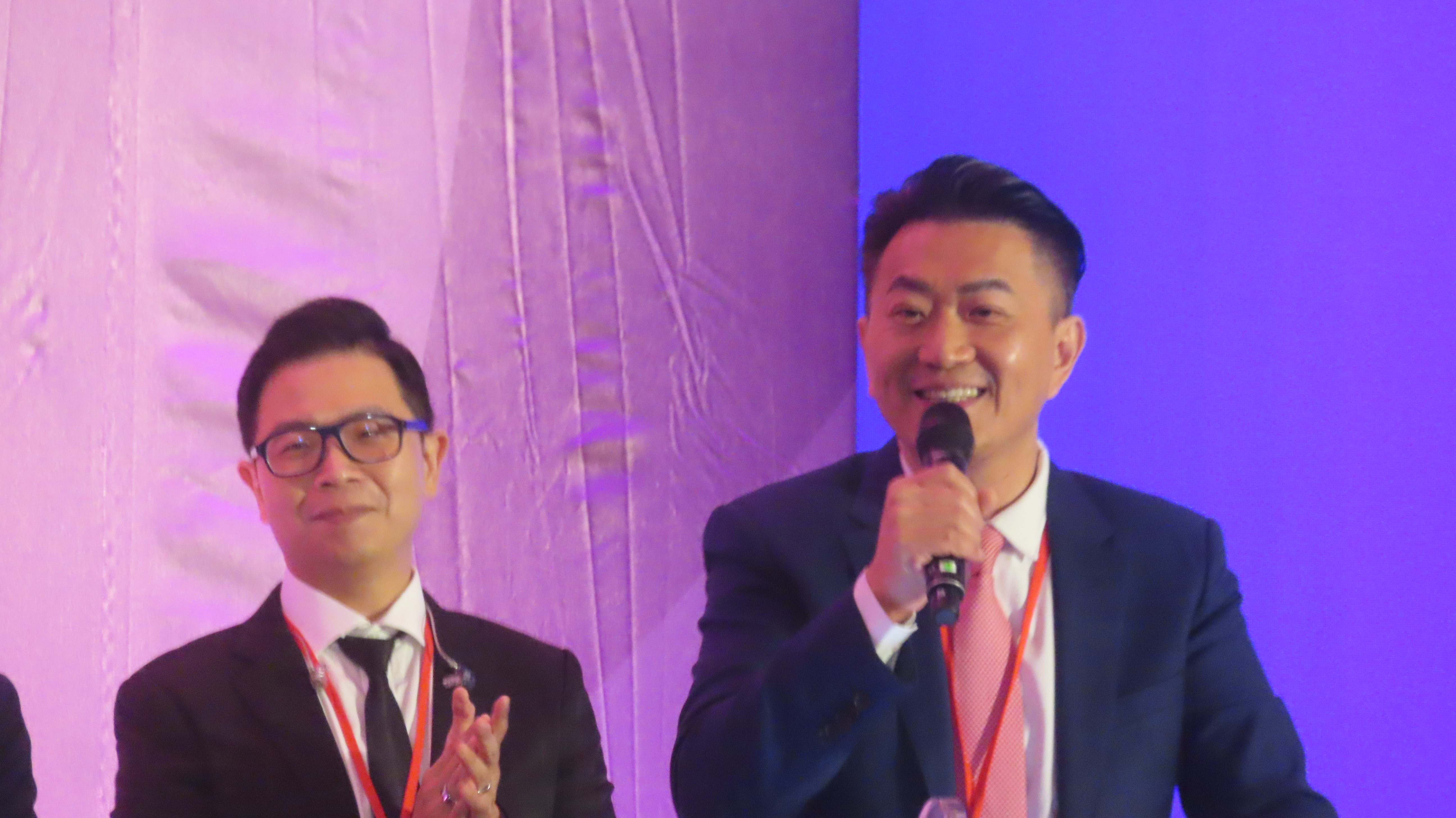 國禱會執行長謝光哲分享,左為柳子駿牧師。(圖/梁敬彥攝影)