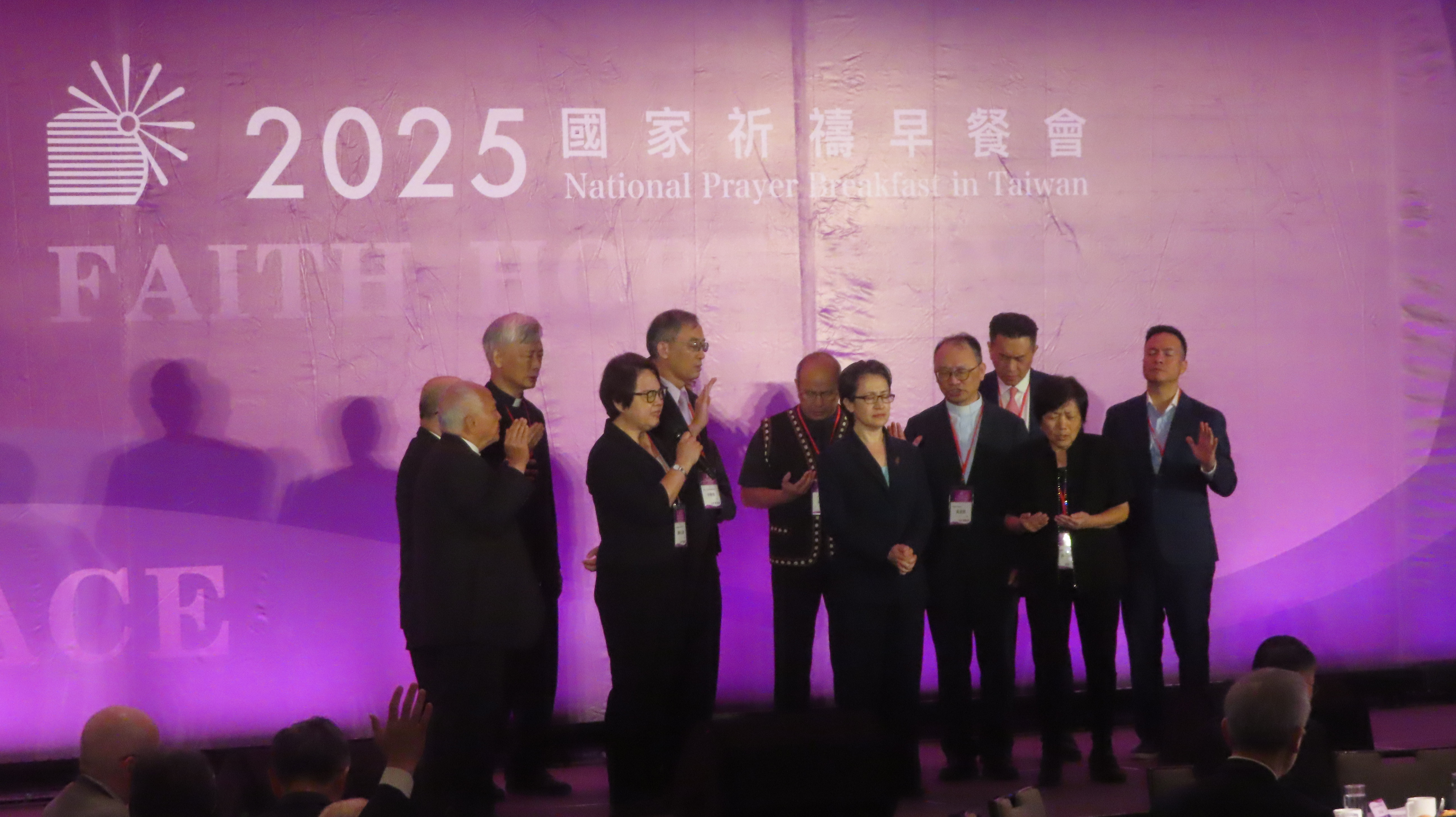 眾牧者為蕭副總統祝禱。(圖/梁敬彥攝影)