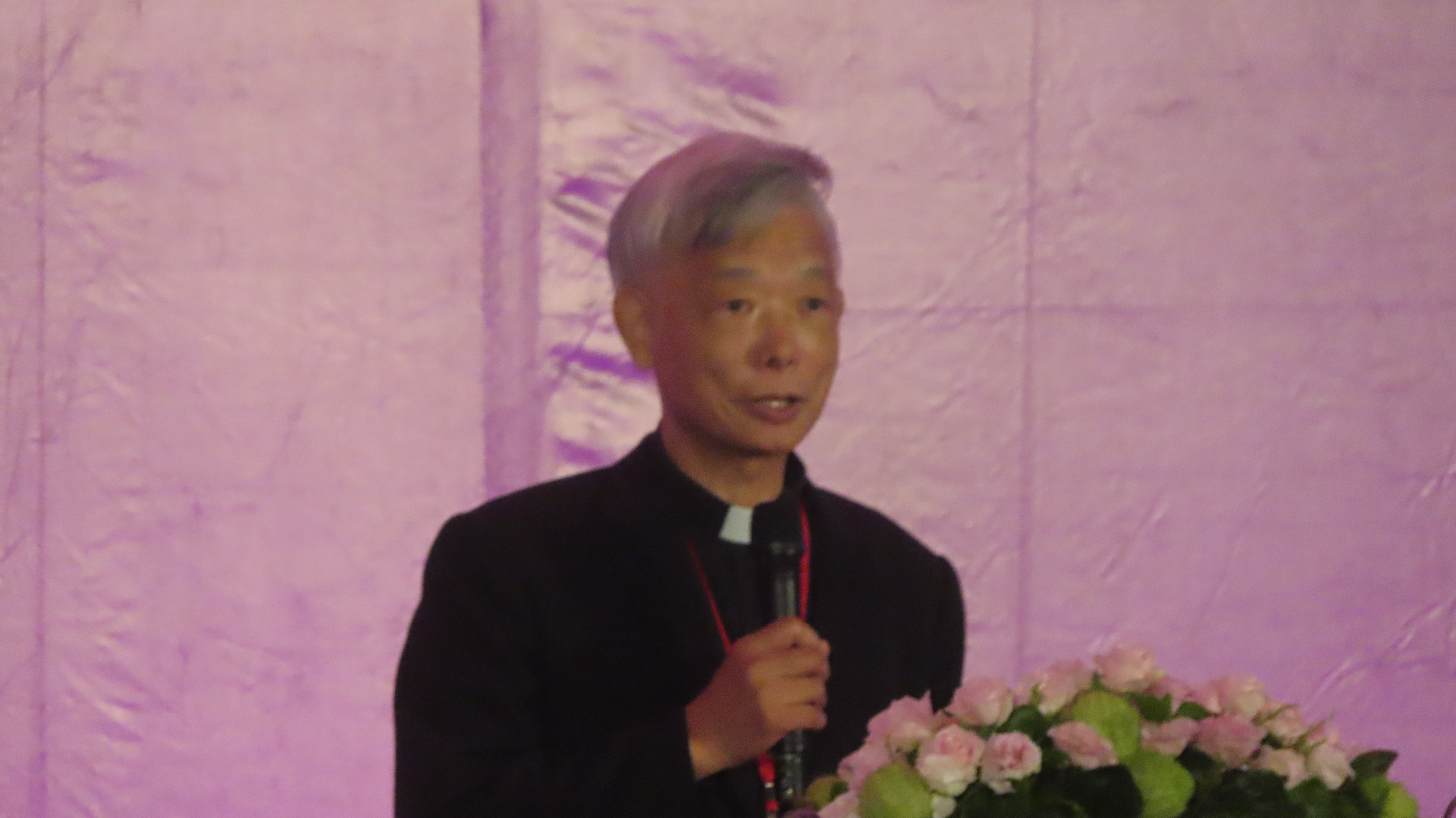 台神學務長王榮信牧師分享信息。(圖/梁敬彥攝影)