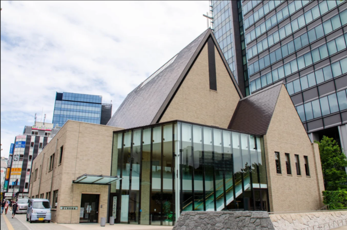 任職首相期間二度在富士見町教會作禮拜。(fujimicho-kyokai.org)