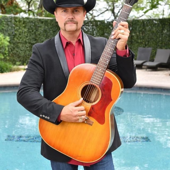 約翰.李奇說他的單曲〈啟示錄〉的創作靈感是來自上帝的啟示。(翻攝自FB@John Rich Music)