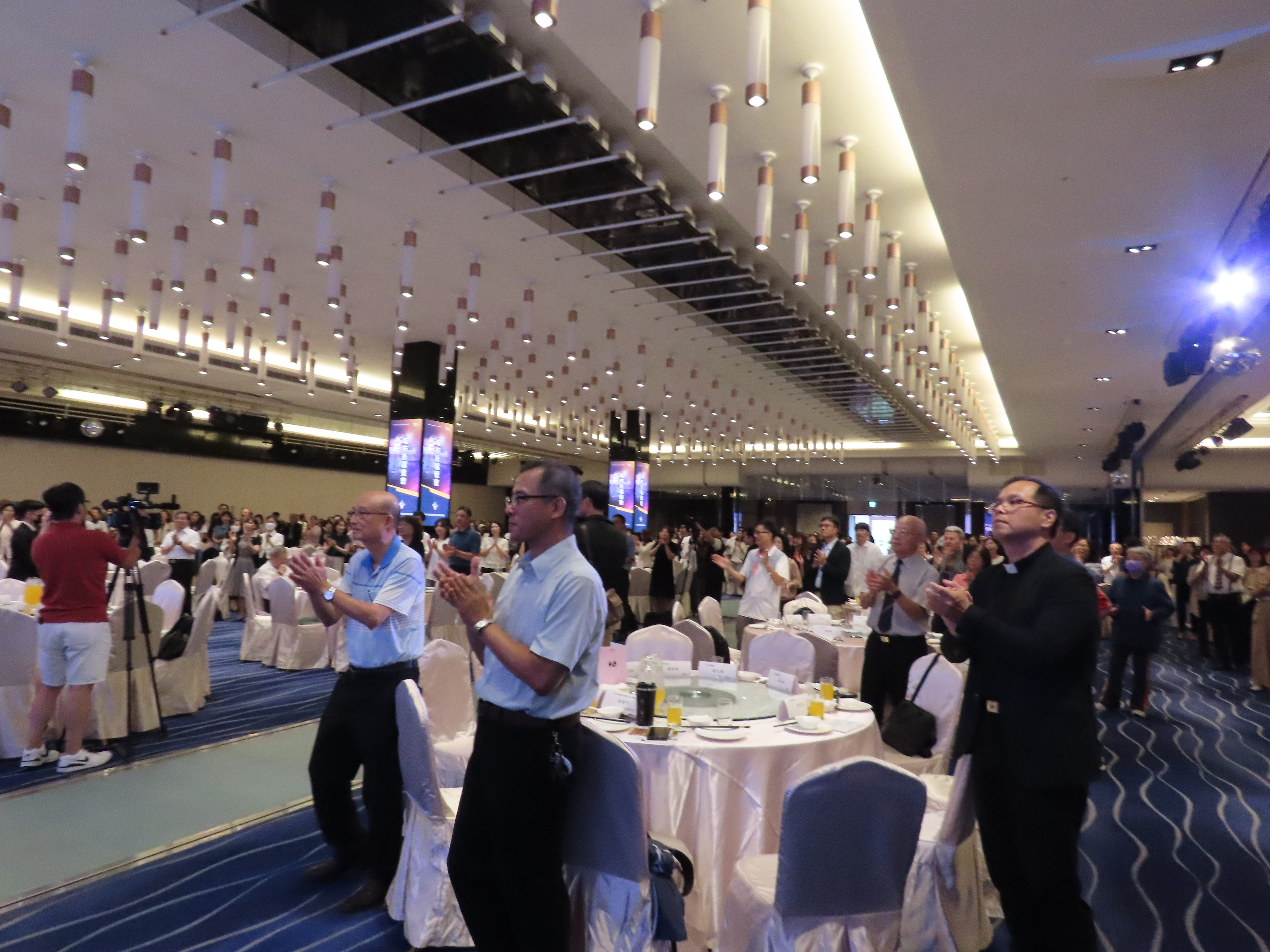 台下的敬拜。(圖/李容珍攝影)