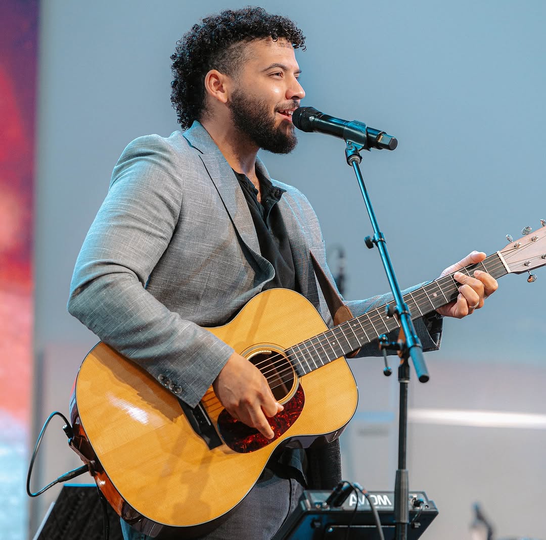 敬拜。(翻攝自IG@robmccoy.us)