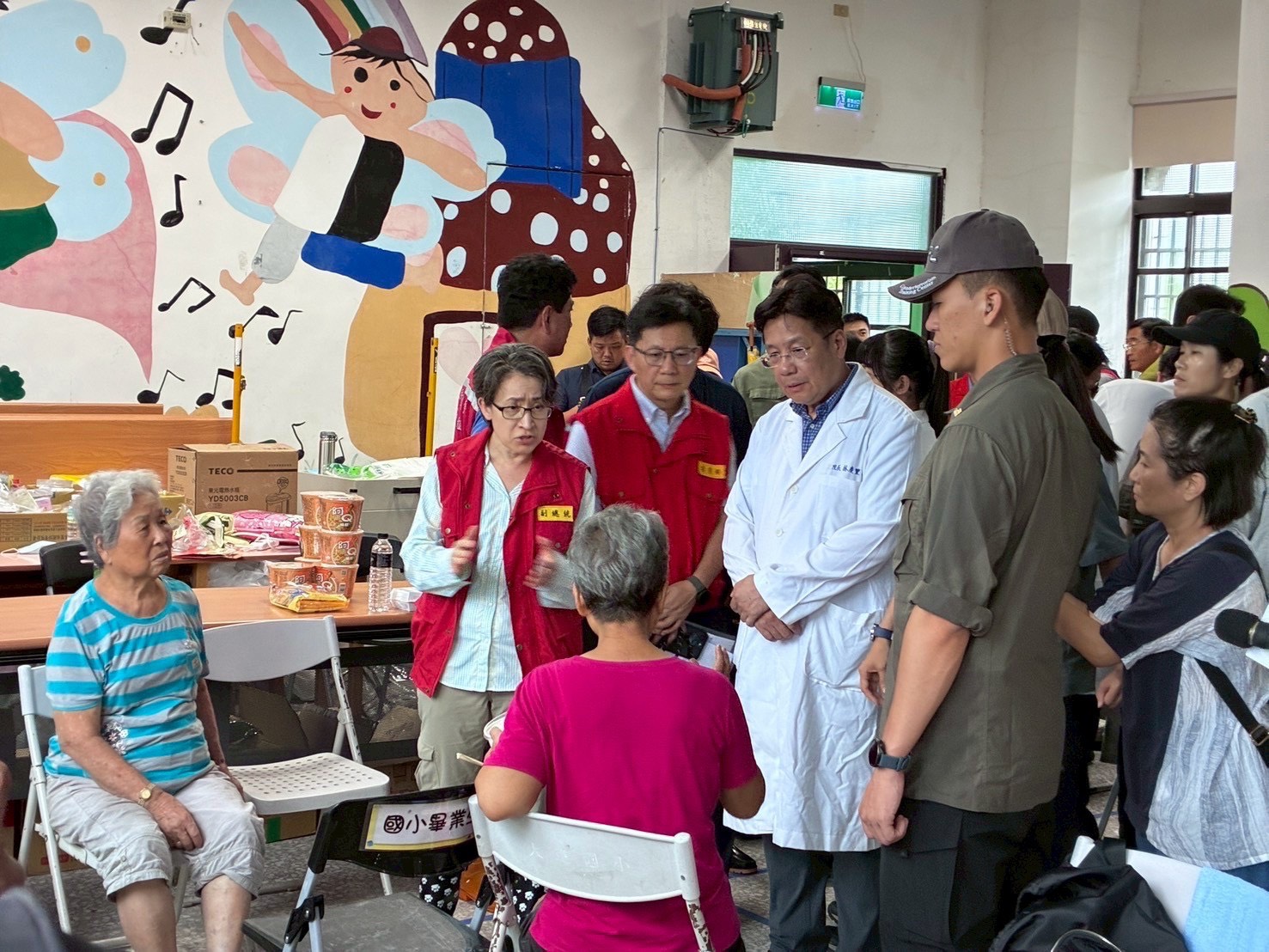 關懷災民。('圖/醫福會提供)