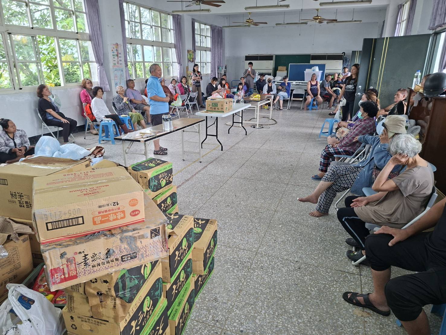 許多災民到馬太鞍長老教會。(馬太鞍長老教會提供)