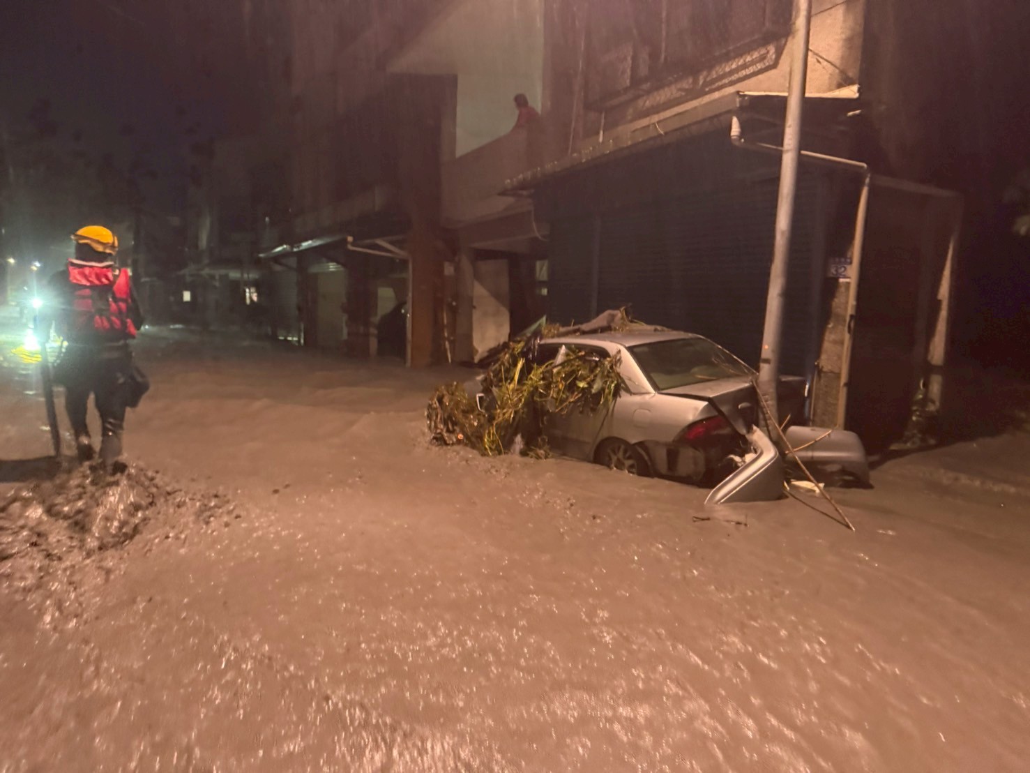 台東縣政府消防局馳援光復洪災救援。。('圖/台東縣政府提供)