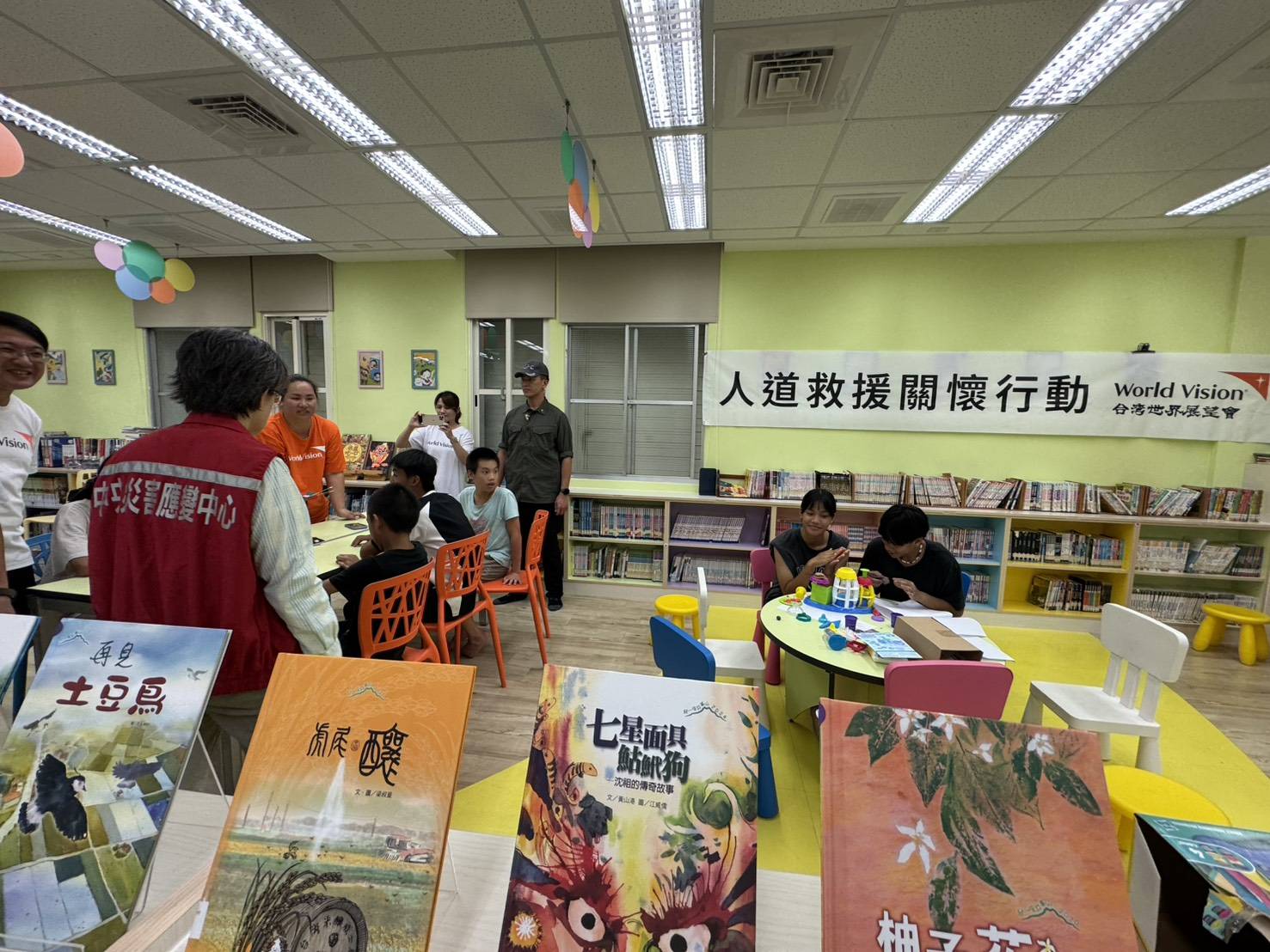 公部門和教會結合社福機構一起關懷災民。('圖/醫福會提供)