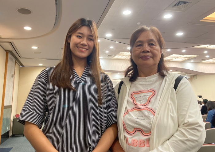 林苡寧與奶奶一起接受訪問。(賴秋薰攝影)