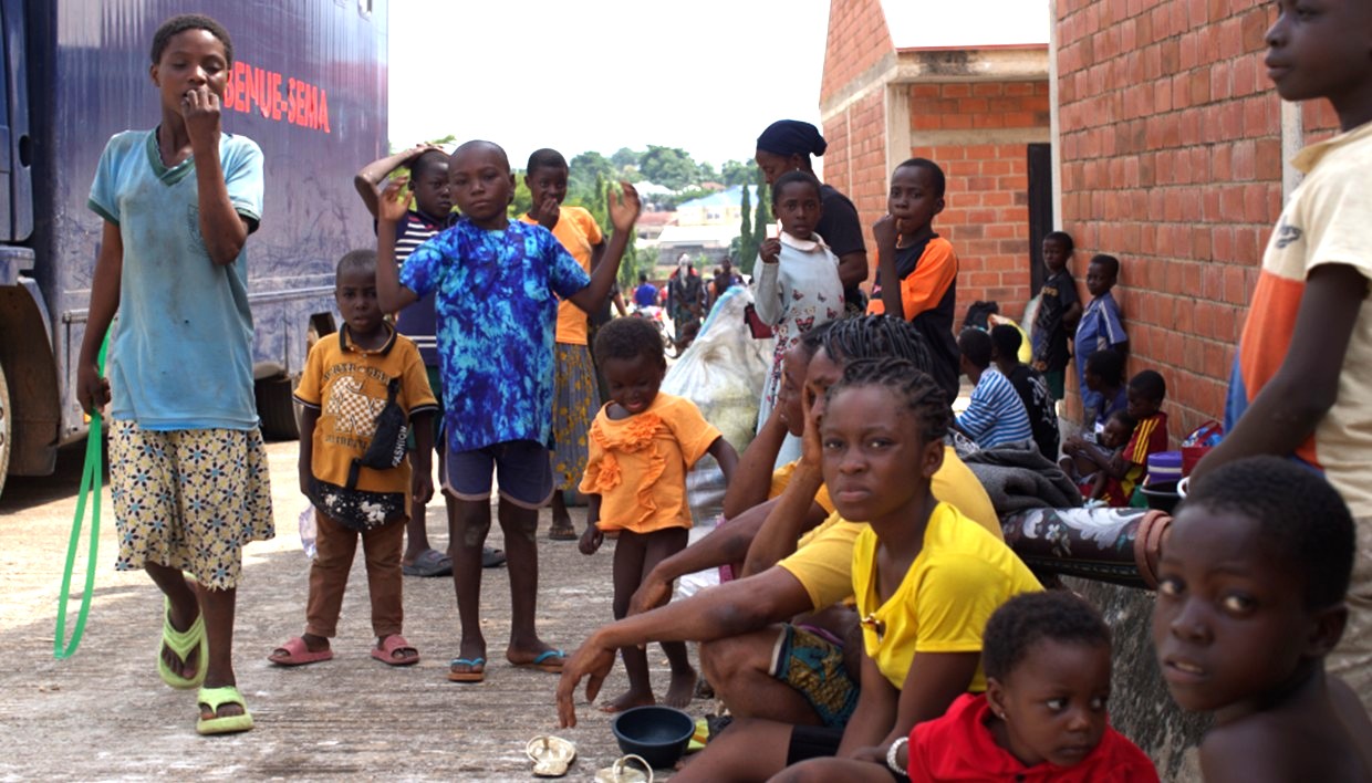 至少有500萬名奈及利亞人被迫逃離家園,其中大多數為基督徒,甚至有估計稱流離失所者高達1, 200萬人。(Open Doors HK)
