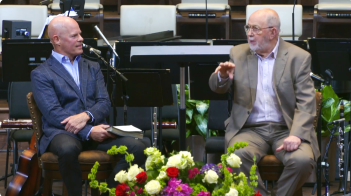 帕克城浸信會主任牧師傑夫.華倫(Jeff Warren)與N.T.賴特對談。(YouTube@Cities Baptist Church影片截圖)