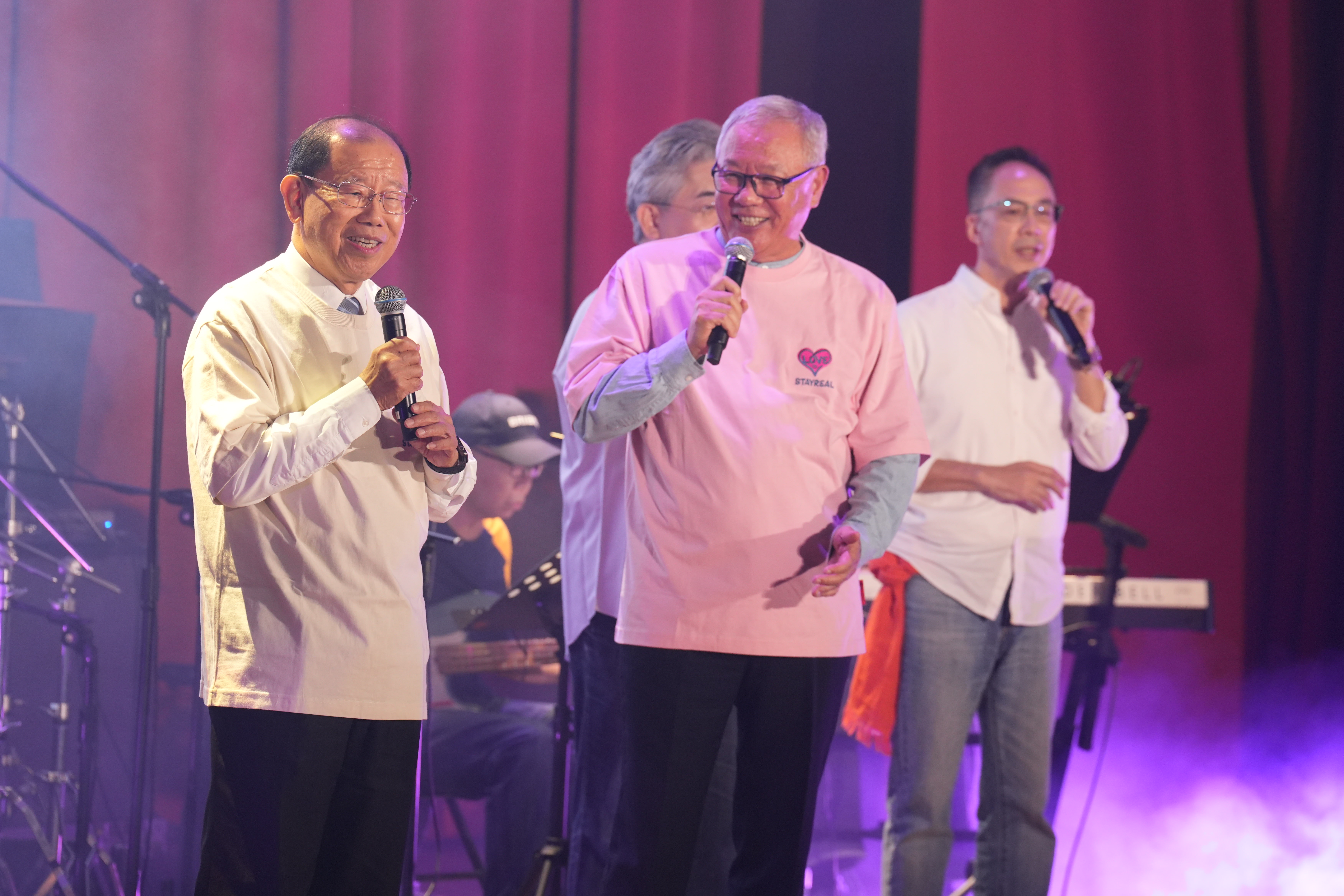 自閉症基金會董事長林注進與執行長劉增榮致詞 分享基金會40週年回顧與展望。(圖/自閉症基金會提供)