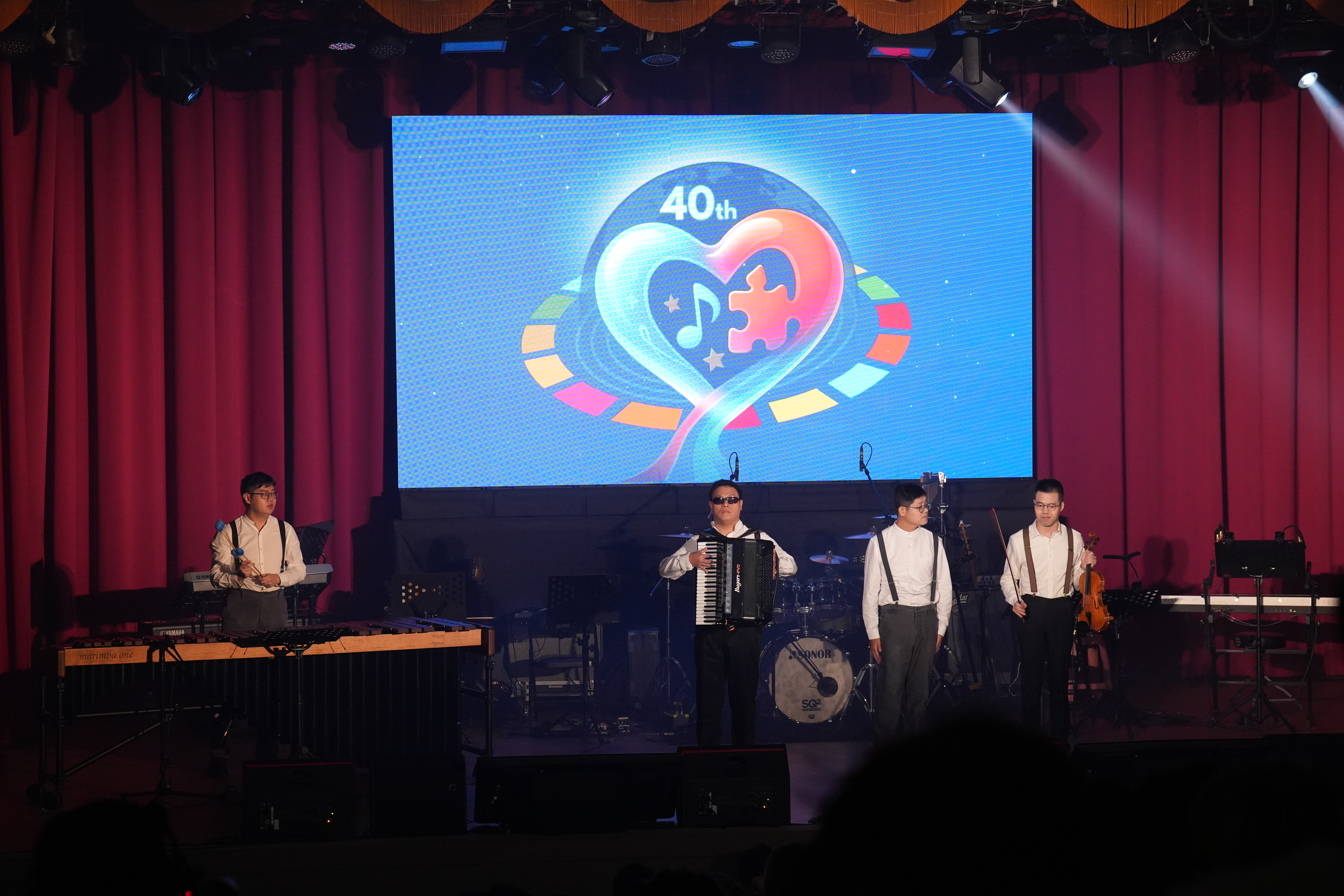 非常音樂家樂團公益音樂會開場演出。(圖/自閉症基金會提供)