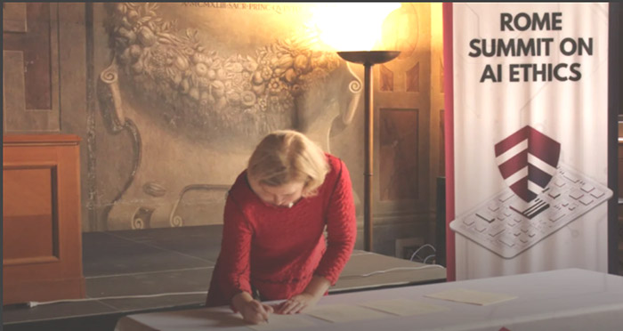 BioLogos總裁托爾傑森簽署聯合聲明。(Photo by American Security Foundation)