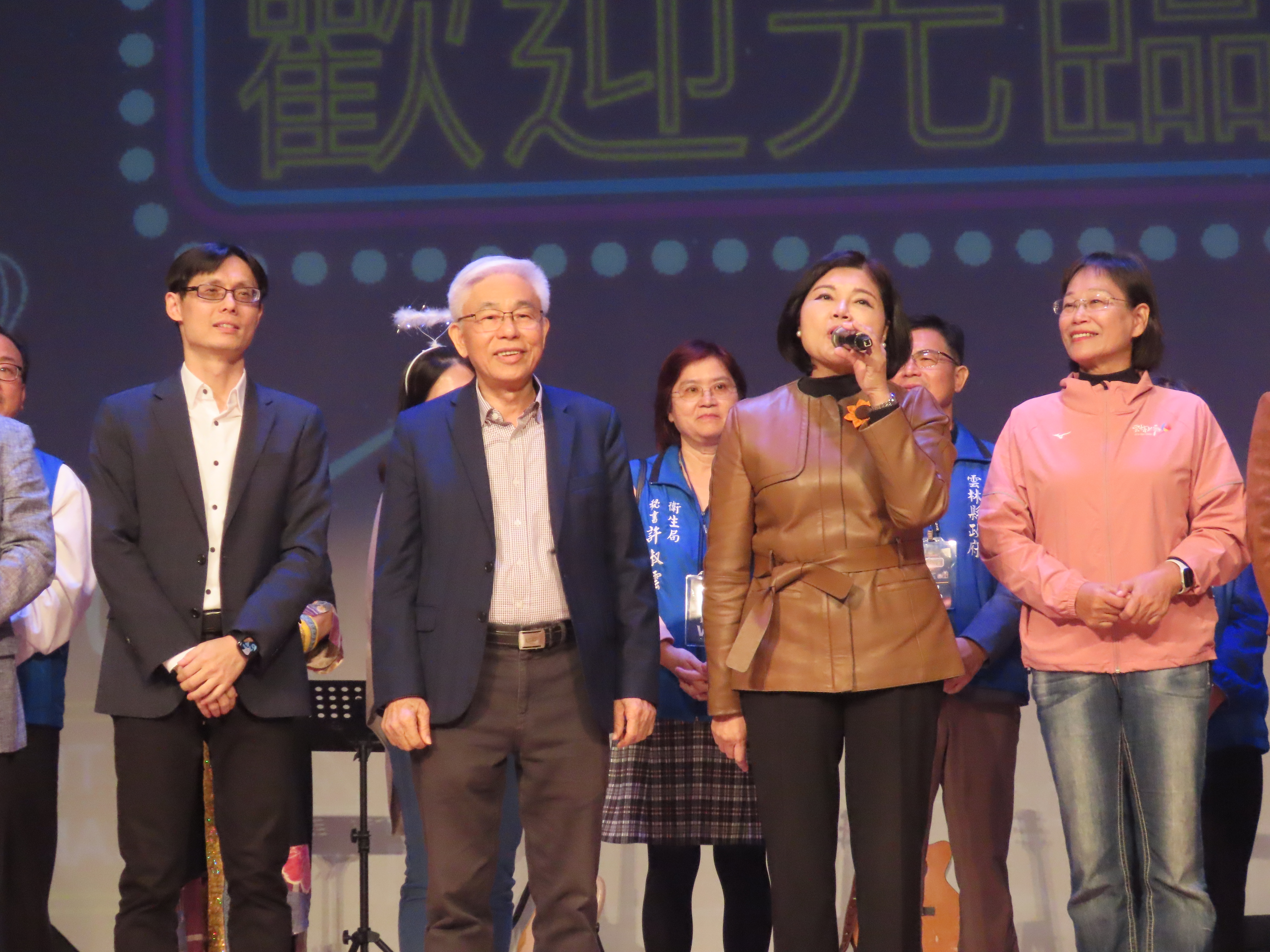 (左起)曾星富牧師、劉良義牧師、張麗善縣長、謝淑亞副縣長。(圖/李容珍攝影)