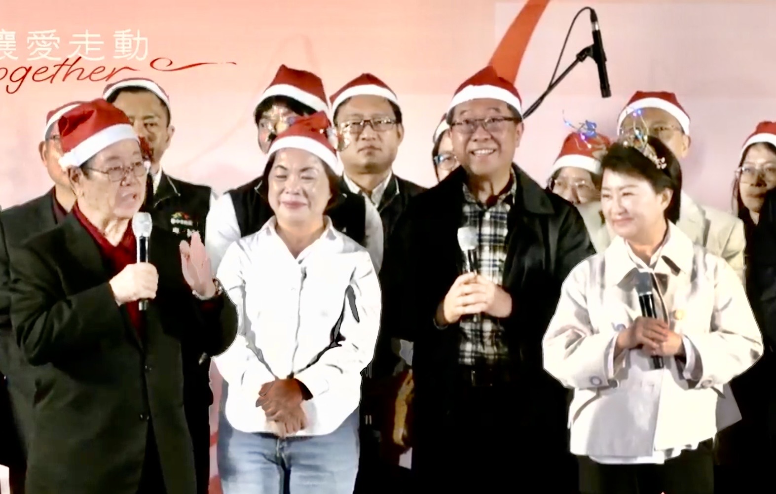 馮j隆曦牧師(左)分享聖誕節意義。(直播截取)