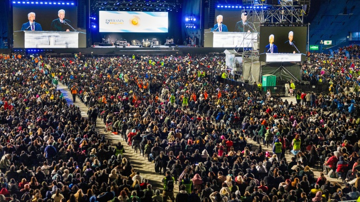 大型佈道會吸引大量人群。（翻攝自billygraham.org）