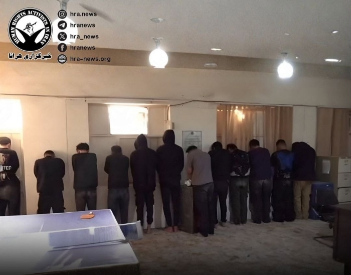 示威者被逮捕。（翻攝自IG@en.hrana）