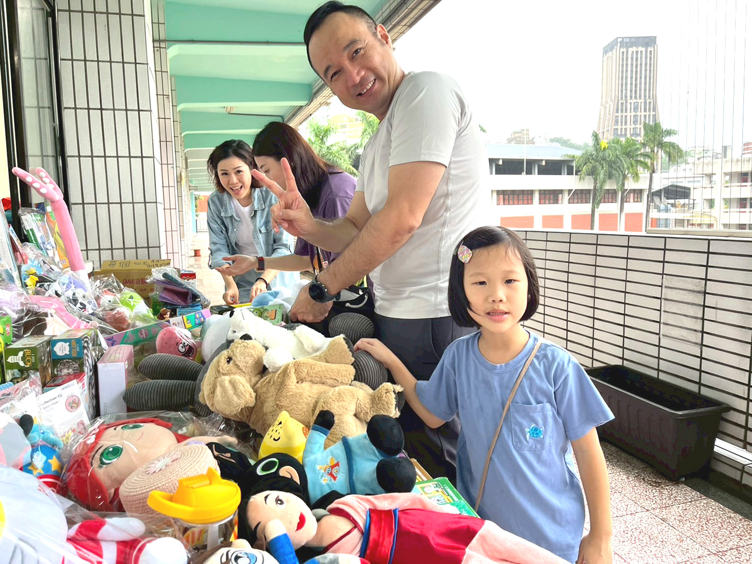 家長投入參與建堂園遊會。(圖/濯亞國際學院提供)