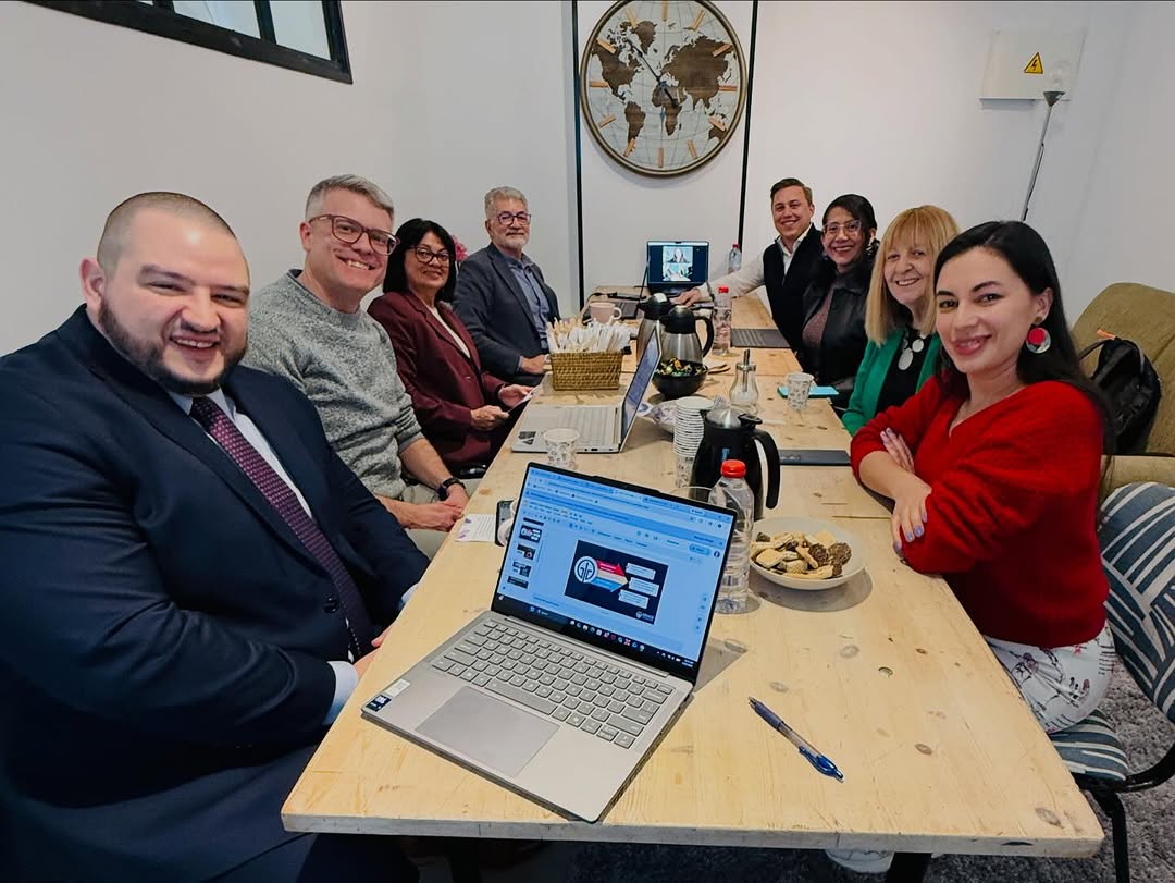 與會者合照。（翻攝自IG@laura_thien_lisw）