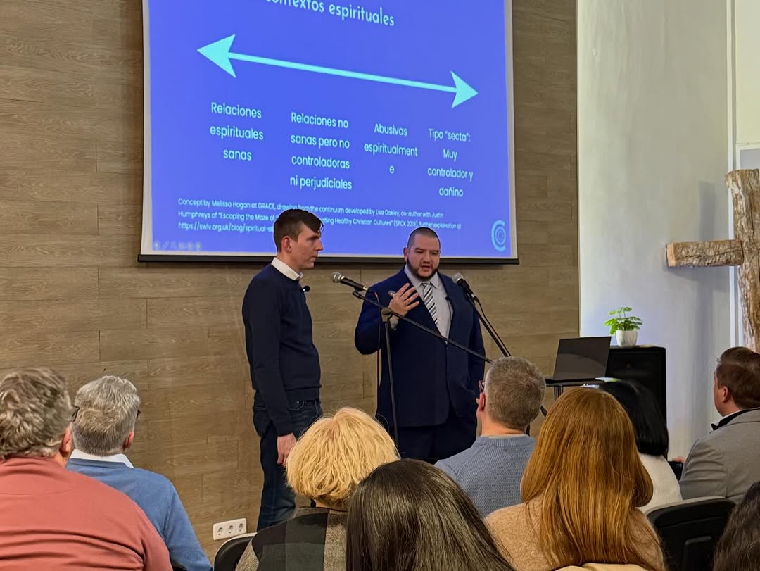 兒童性虐待調查員培訓師羅伯特．彼得斯分享實務經驗。（翻攝自IG@laura_thien_lisw）