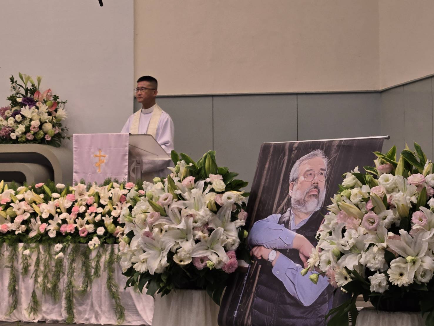 台北衛理堂主任牧師邱泰耀司會。（圖/梁敬彥攝影）