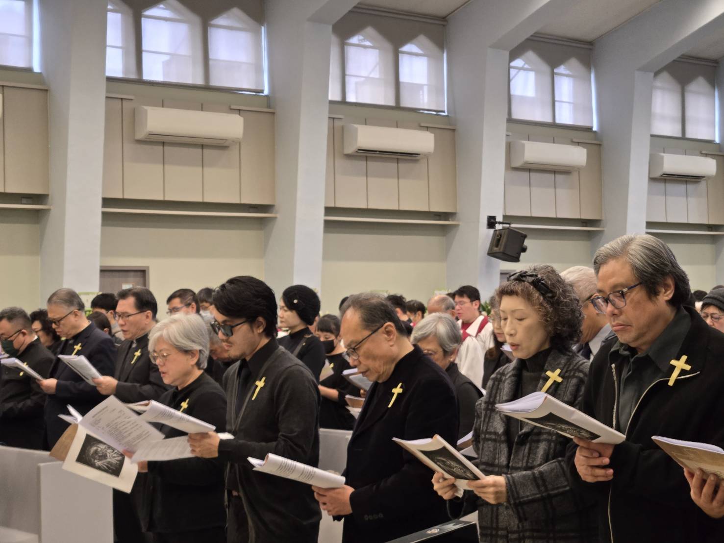 家屬獻詩。（圖/梁敬彥攝影）