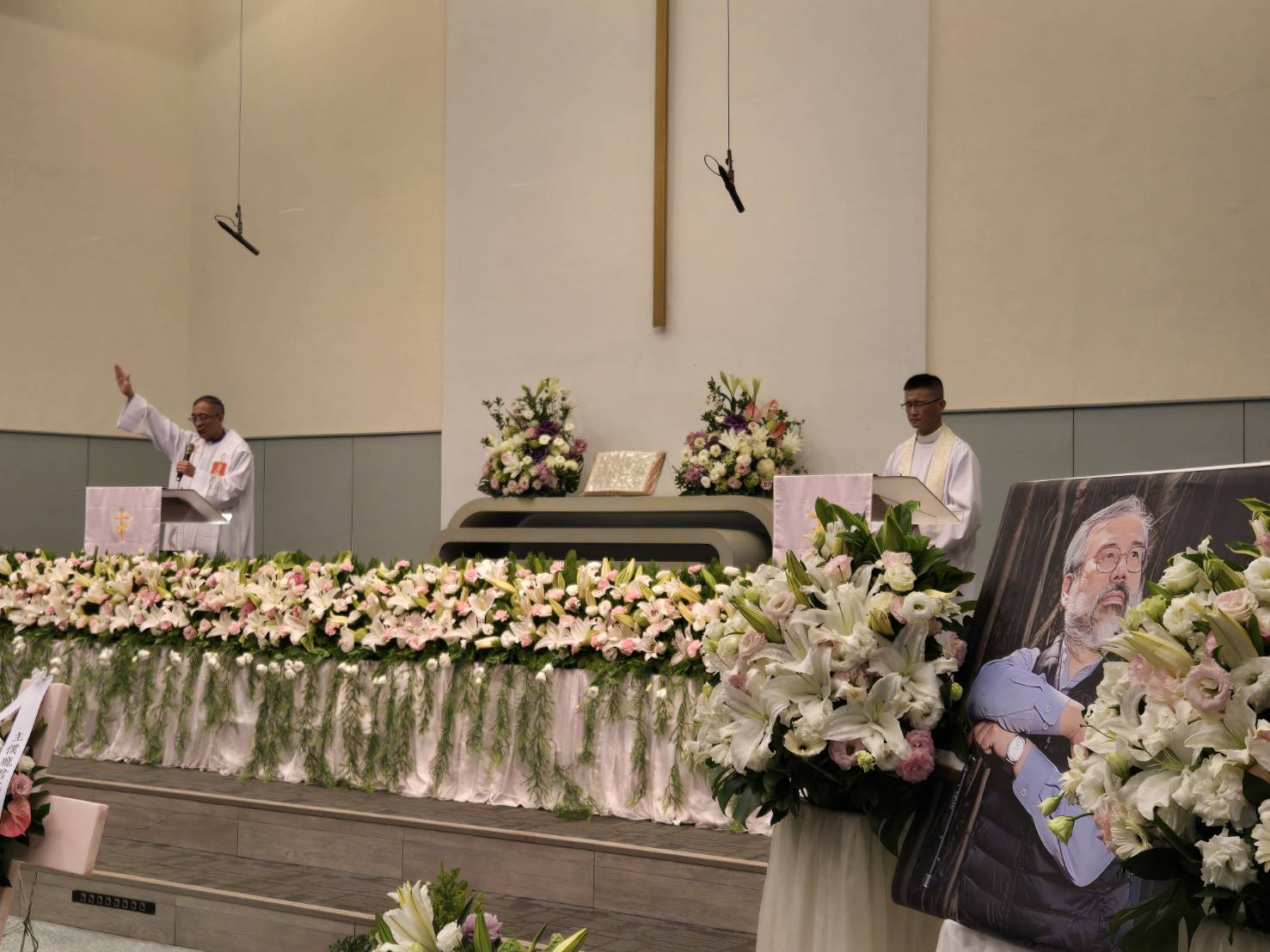 辛會督祝福禱告。（圖/梁敬彥攝影）