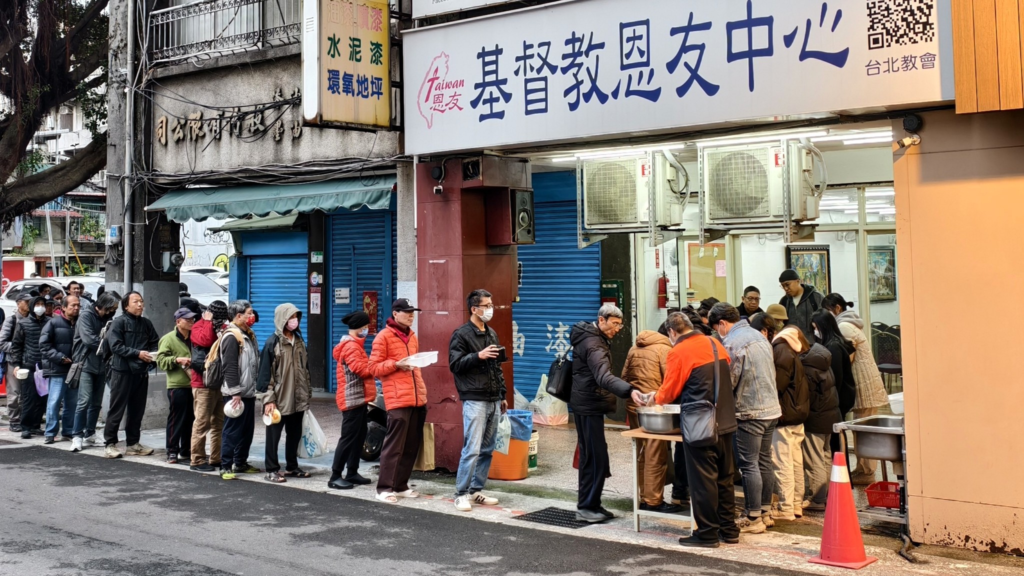 台北恩友中心過年不放假，照常供餐。(翻攝自台北恩友中心臉書)