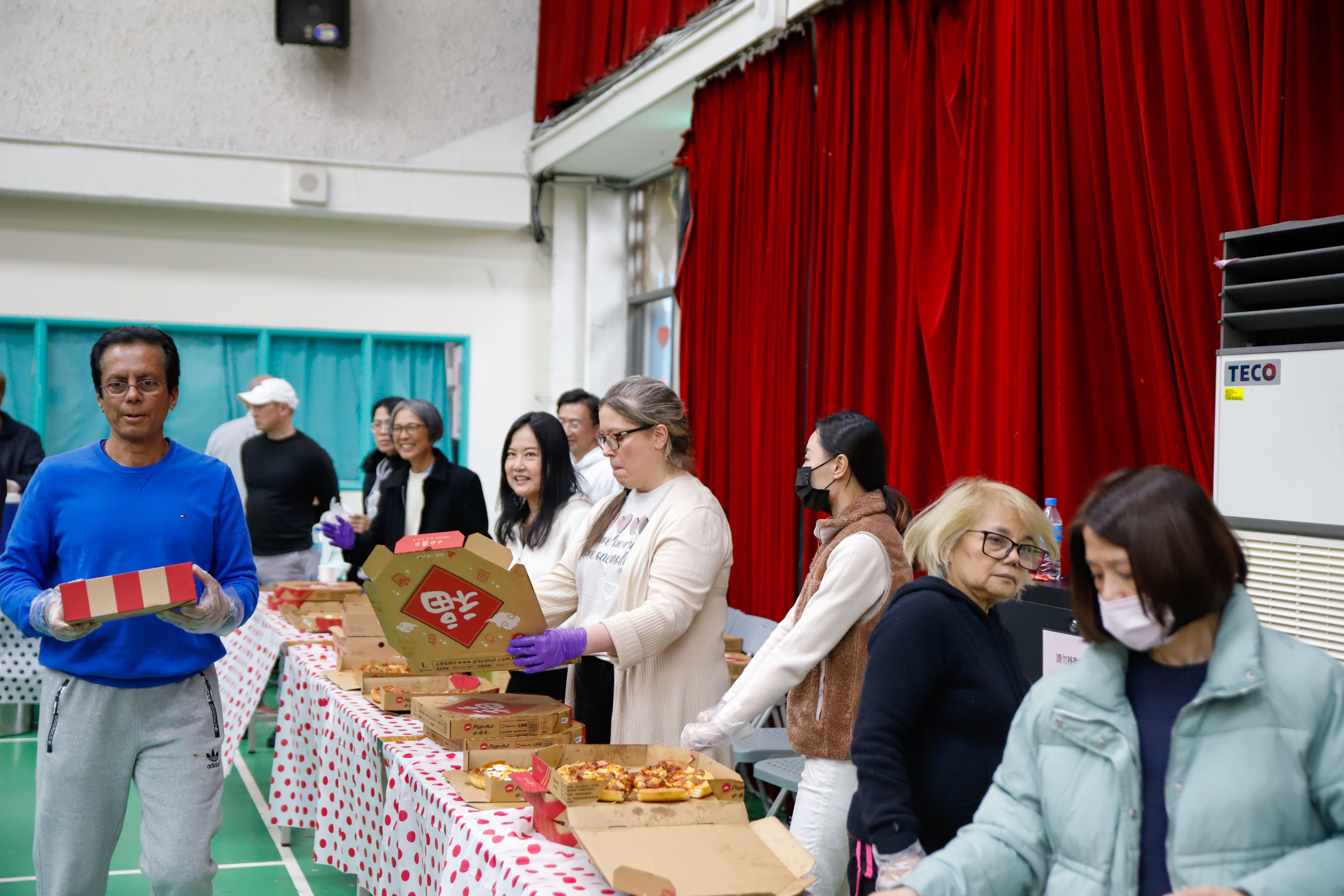 過年前為收容人預備吃的東西。(受訪者提供)