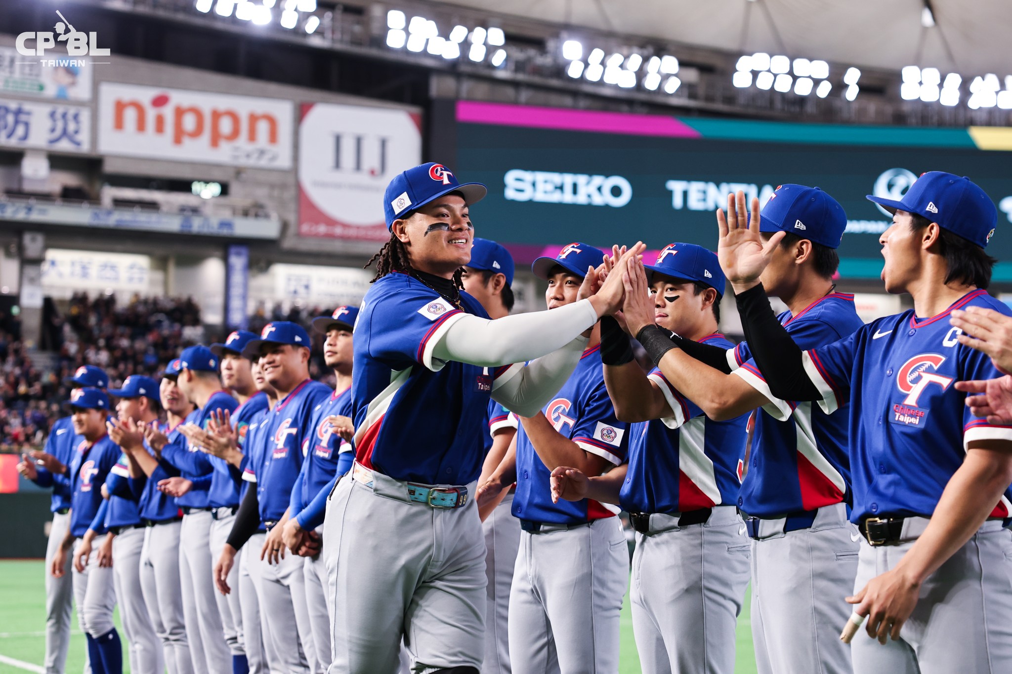 TEAM TAIWAN中華隊大家彼此打氣。(圖/中華職棒CPBL FB)