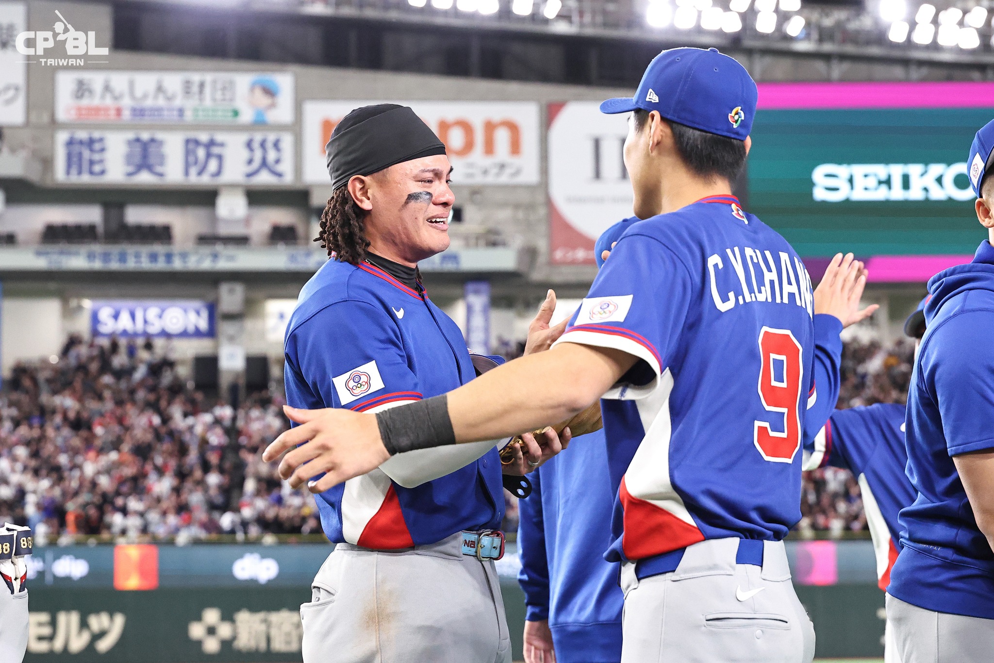 團隊感動流淚。(圖/中華職棒CPBL FB)