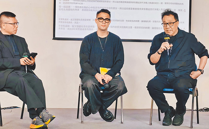 黃岳永教授(左)、黃祈翰牧師(中)、鄭忠信執行長(右)。