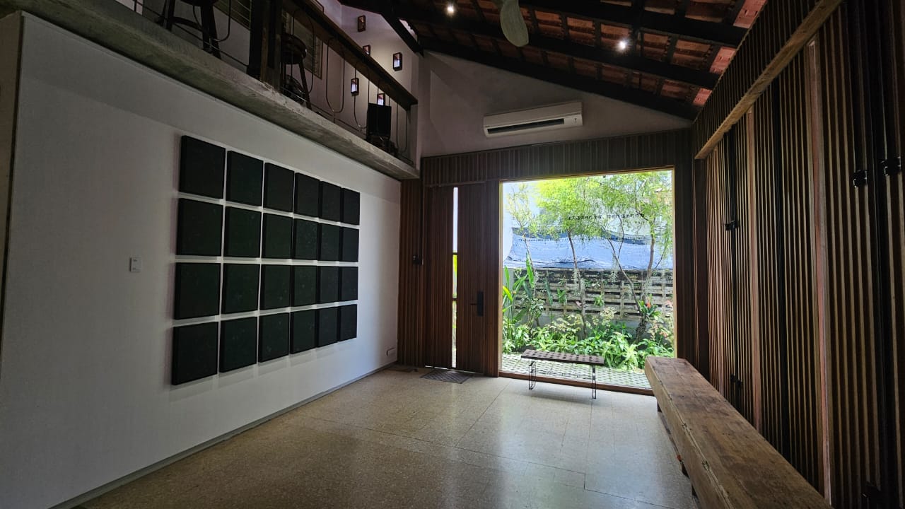 陳威汕牧師以《大觀》為主題，三月份在位於八打靈再也的八板屋（Papan Haus）進行了為期三個星期的畫展。