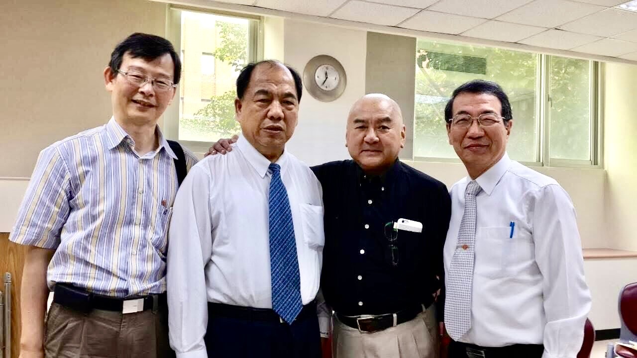 尹衍樑弟兄在一會所與陳震寰弟兄、吳有成弟兄、葛文斌弟兄(左至右)合影。(圖／陳震寰弟兄臉書授權使用）