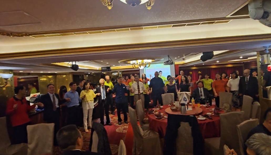 眾人齊聲禱告。(圖/警光團契提供)