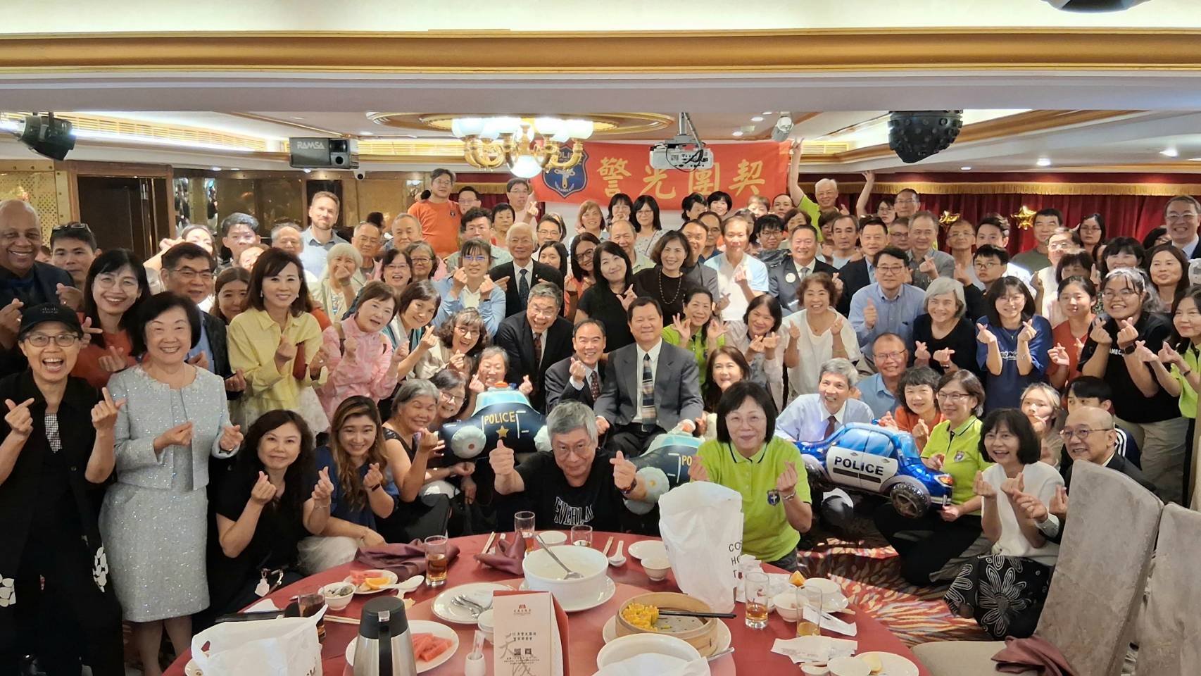 大合照。(圖/警光團契提供)