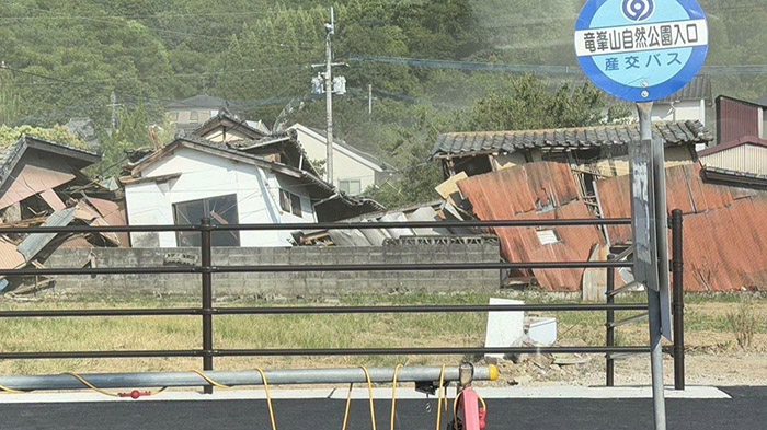 日本熊本強震造成民宅倒塌，許多居民家園受損，災情嚴重。