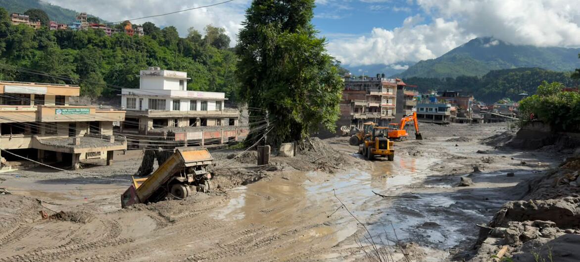 尼泊爾巴格馬蒂省遭遇毀滅性山洪後,建築物仍被泥漿覆蓋。(UNICEF by Laxmi-Prasad-Ngakhusi )