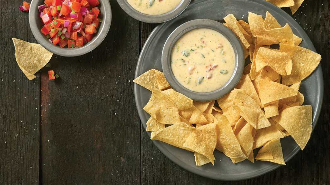queso-chips