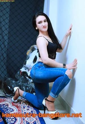 Gayatri female escort service in bangalore